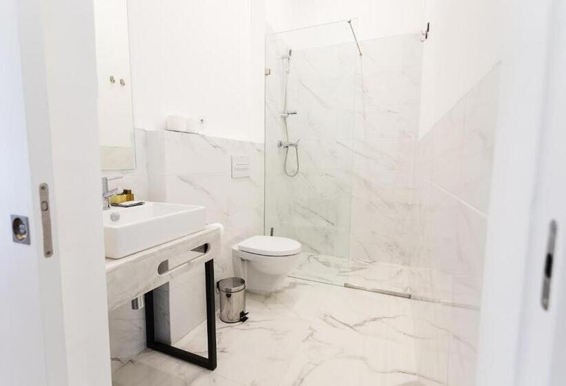 اتاق لوکس سه تخته, Lisbon Checkin Guesthouse