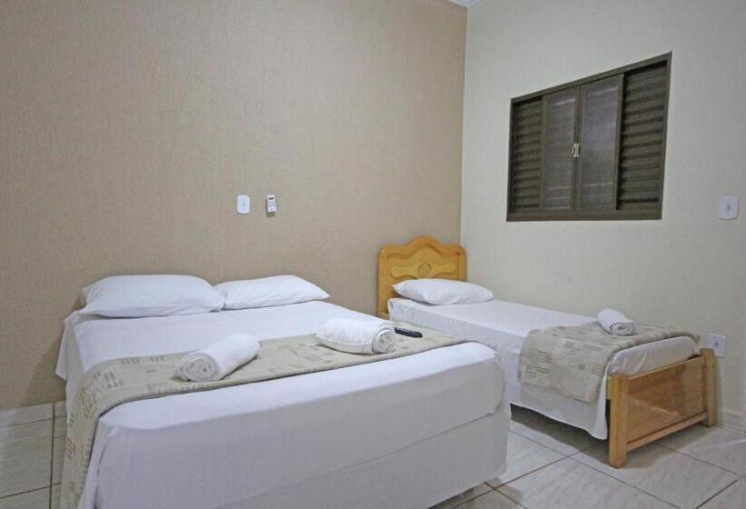 标准三人间, Pousada Facincani