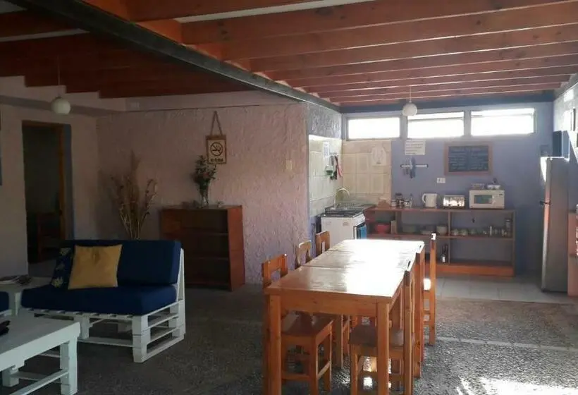 Perhehuone Puutarhanäkymä, Hostal El Colibri