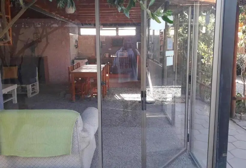 Perhehuone Puutarhanäkymä, Hostal El Colibri