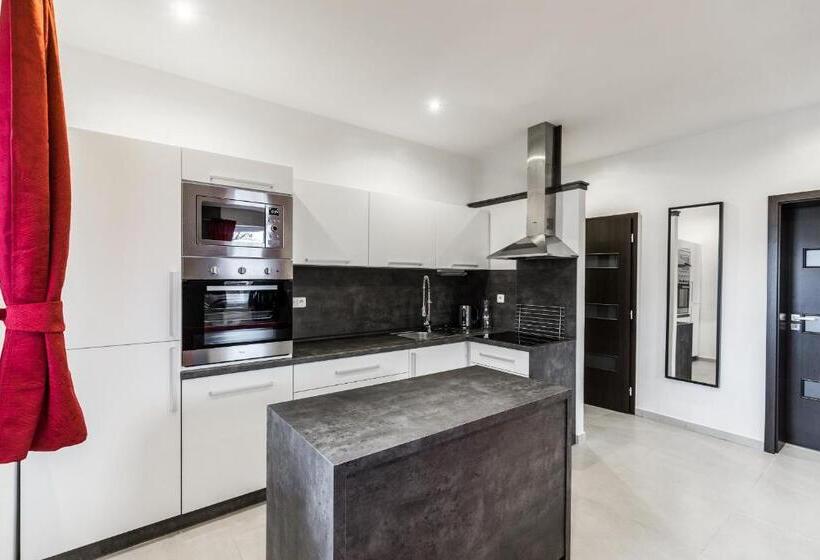 Люкс с Террасой, Apartments Benešova 6