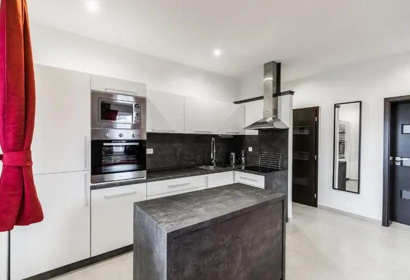 テラス付スイート, Apartments Benešova 6