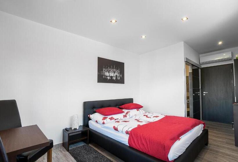 Номер Стандарт с Балконом, Apartments Benešova 6