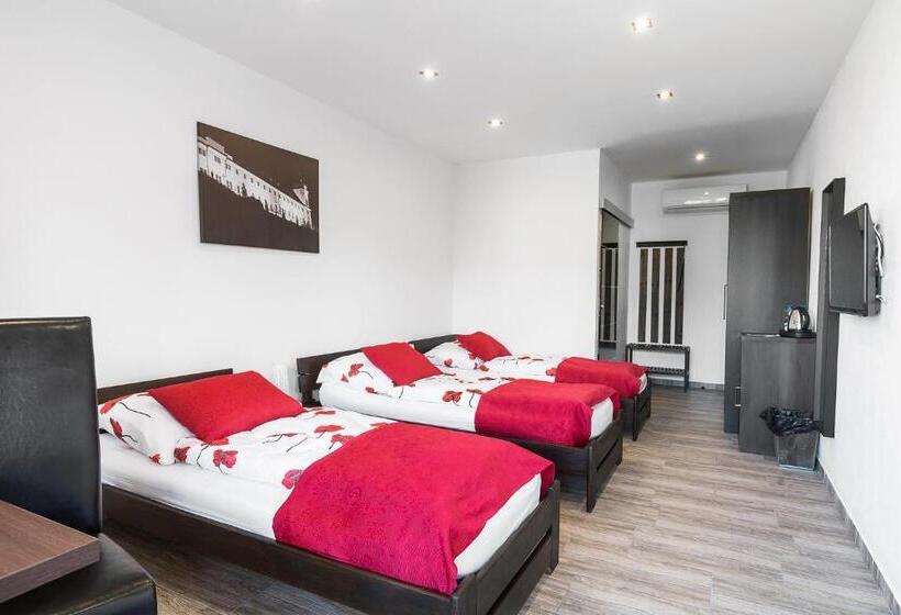 バルコニー付きスタンダードトリプルルーム, Apartments Benešova 6