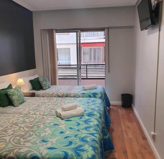 חדר סטנדרט לשלושה עם חדר אמבטיה משוף, Pensión El Espolón