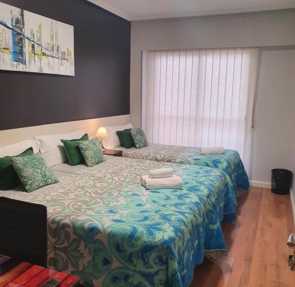 חדר סטנדרט לשלושה עם חדר אמבטיה משוף, Pensión El Espolón