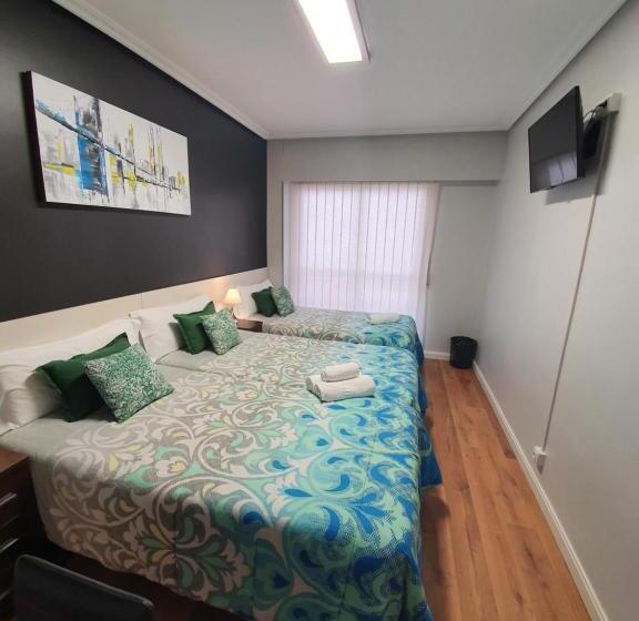 חדר סטנדרט לשלושה עם חדר אמבטיה משוף, Pensión El Espolón