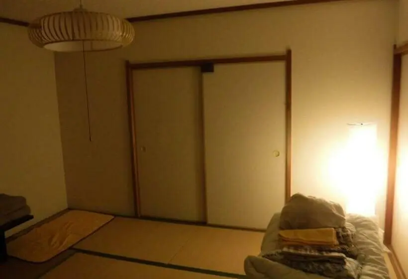 اتاق استاندارد سه تخته با سرویس بهداشتی مشترک, Wholeearth Ryokan Hiroshima