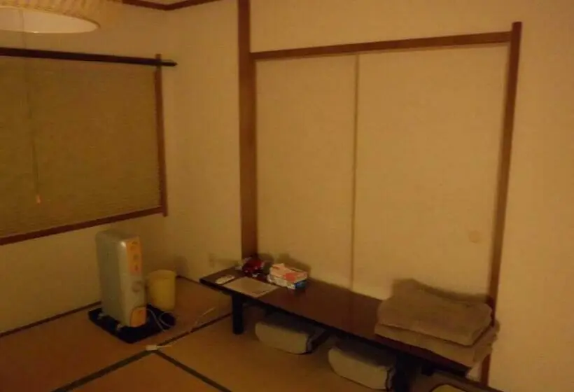 اتاق استاندارد سه تخته با سرویس بهداشتی مشترک, Wholeearth Ryokan Hiroshima