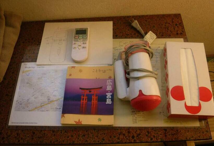 חדר סטנדרט לשלושה עם חדר אמבטיה משוף, Wholeearth Ryokan Hiroshima