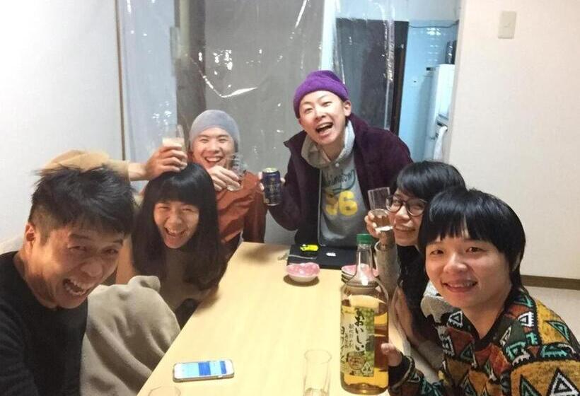 חדר סטנדרט לשלושה עם חדר אמבטיה משוף, Wholeearth Ryokan Hiroshima