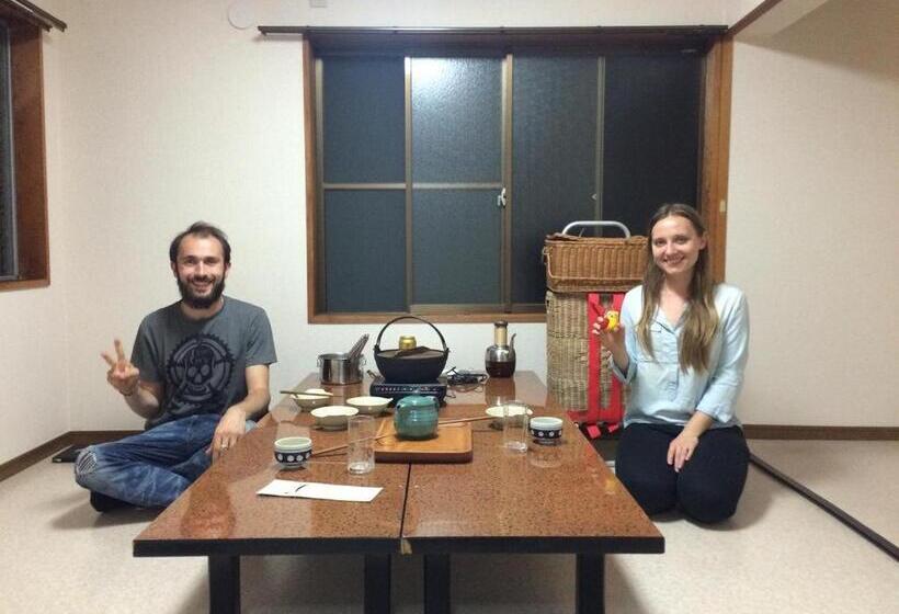 חדר סטנדרט לשלושה עם חדר אמבטיה משוף, Wholeearth Ryokan Hiroshima