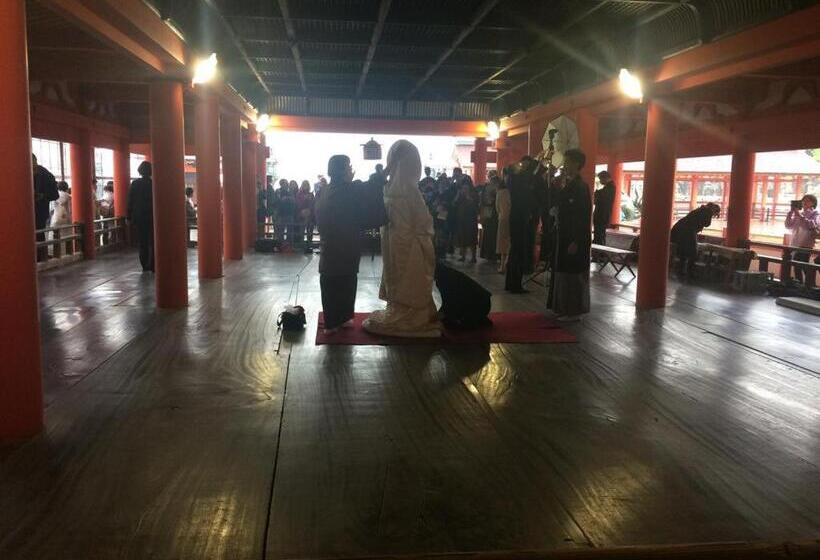 חדר סטנדרט לשלושה עם חדר אמבטיה משוף, Wholeearth Ryokan Hiroshima