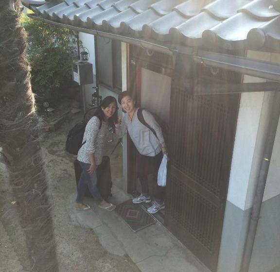 חדר סטנדרט לשלושה עם חדר אמבטיה משוף, Wholeearth Ryokan Hiroshima