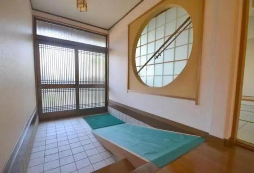 اتاق ساده سه نفره, Wholeearth Ryokan Hiroshima