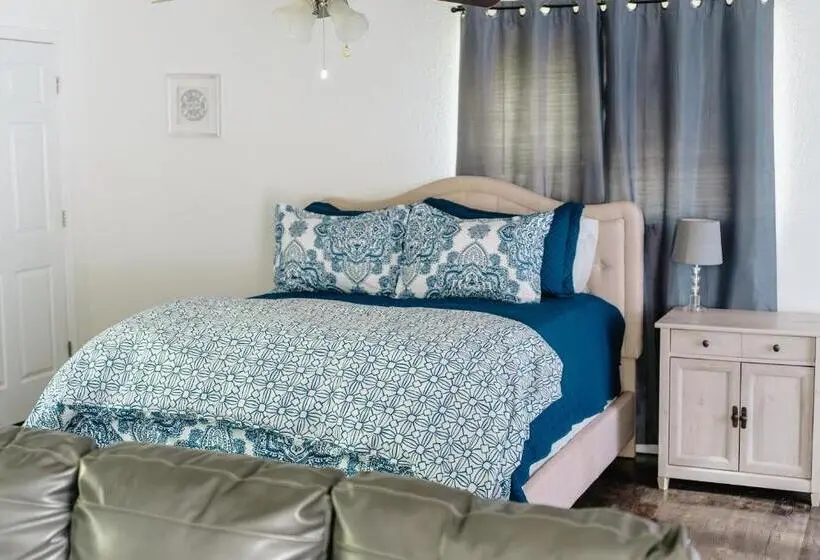 デラックススイート, Anchor Inn And Suites