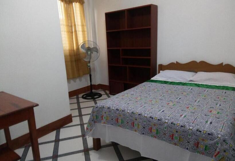 اتاق اکونومی, Sarisa House