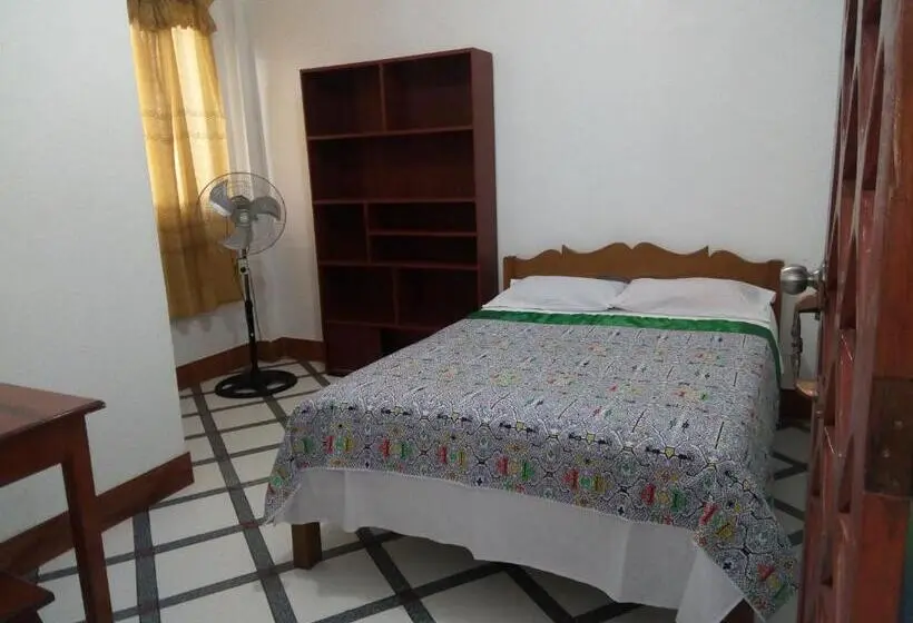 Economy-huone, Sarisa House