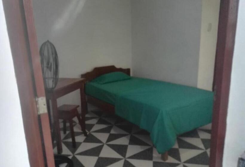 اتاق استاندارد یک نفره, Sarisa House