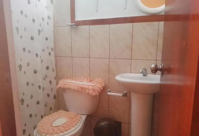 Standard Yhden Hengen Huone, Sarisa House