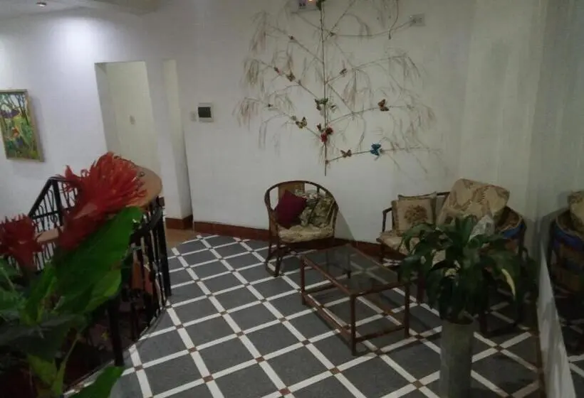 Standard Yhden Hengen Huone, Sarisa House
