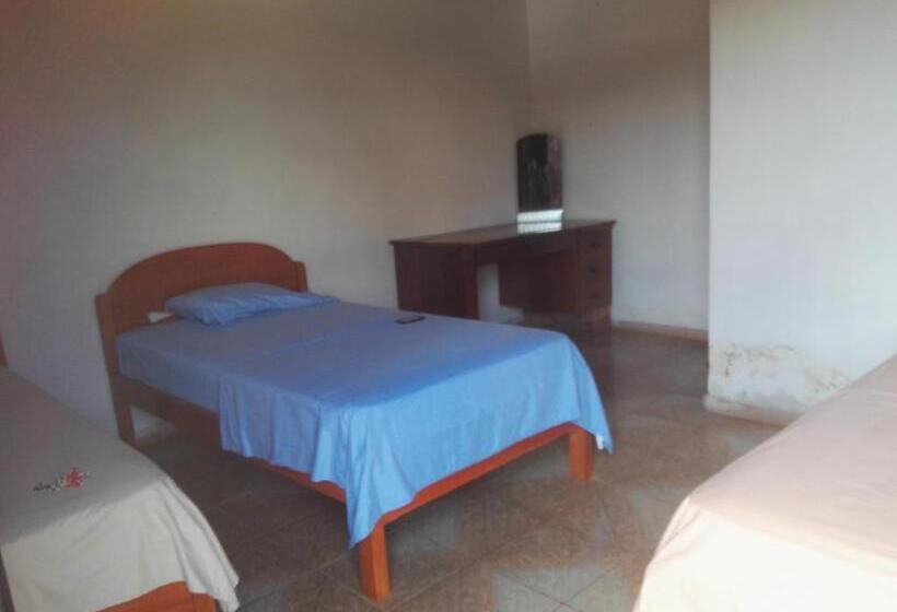 اتاق استاندارد سه نفره, Sarisa House