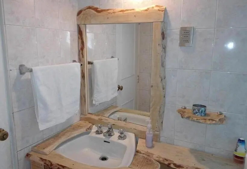 اتاق استاندارد سه نفره, Hostal Los Guindos