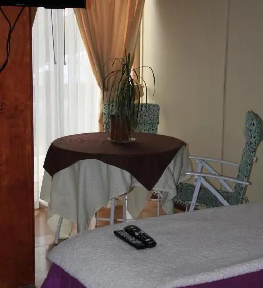 اتاق استاندارد چهار تخته, Hostal Los Guindos