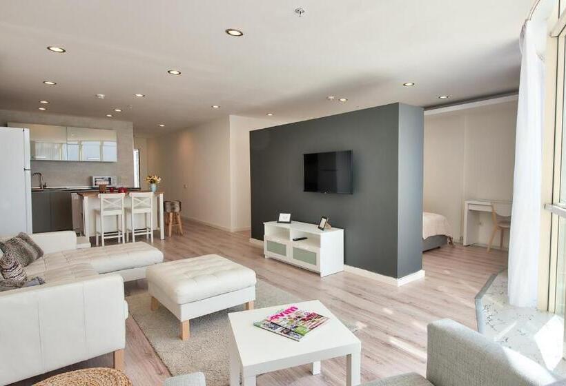 Appartamento Superiore 1 Camera da Letto, Arkk Homes