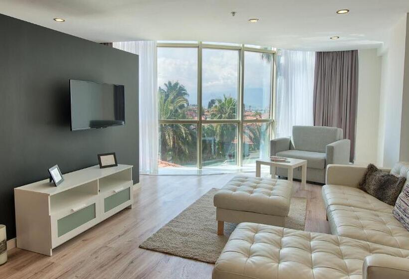 Appartamento Superiore 1 Camera da Letto, Arkk Homes