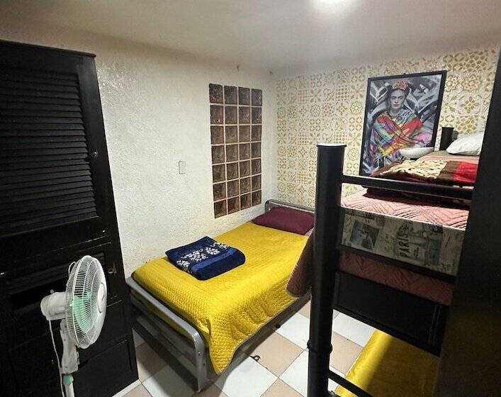 اتاق ساده سه‌ نفره, Posada Vs4 Aeropuerto