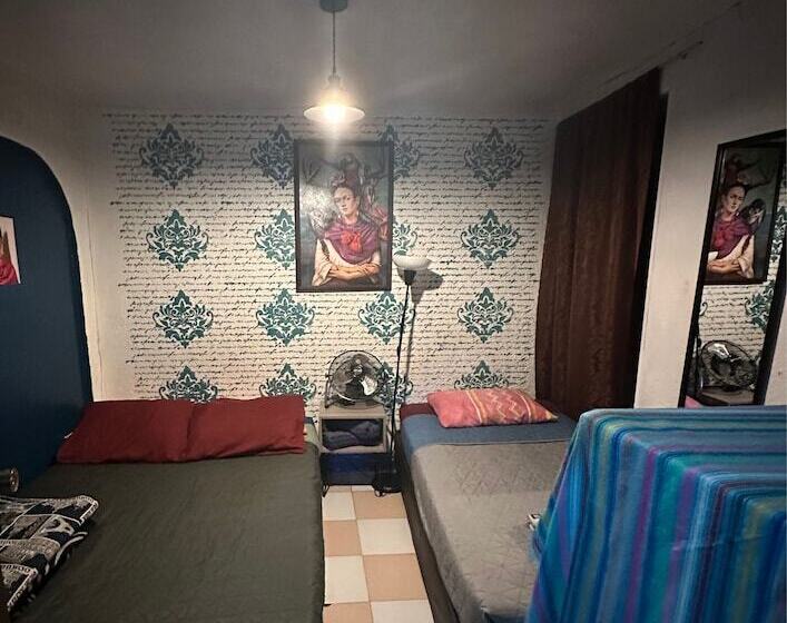 اتاق ساده سه‌ نفره, Posada Vs4 Aeropuerto