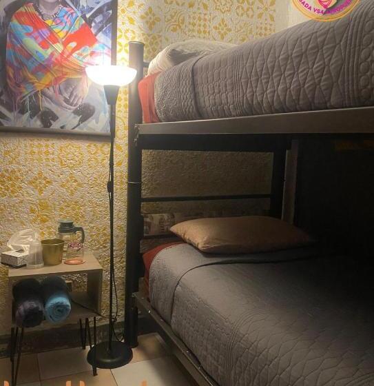 اتاق چهار تخته با دستشویی مشترک, Posada Vs4 Aeropuerto