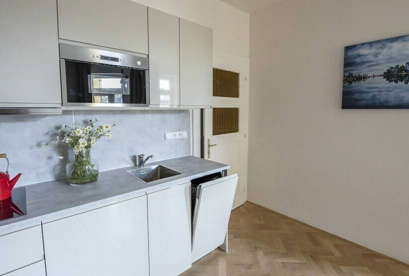 Suíte, Letna Garden Suites