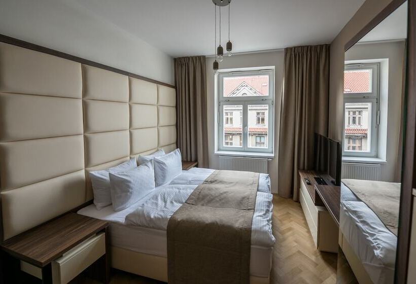 Escritório Estándar, Letna Garden Suites