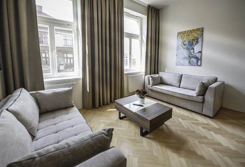 Suíte, Letna Garden Suites
