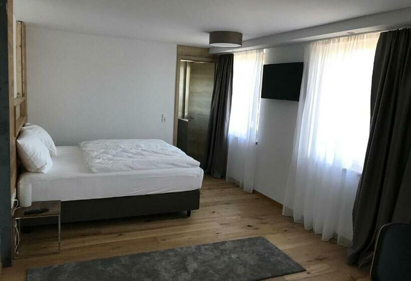 Номер Deluxe, Kallido