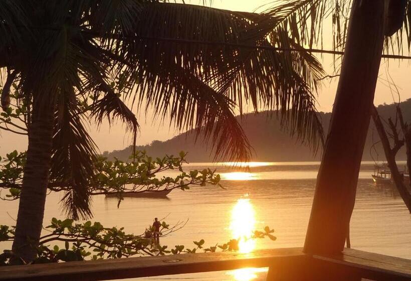 디럭스 테라스 룸 바다 전망, Beach House Cambodia