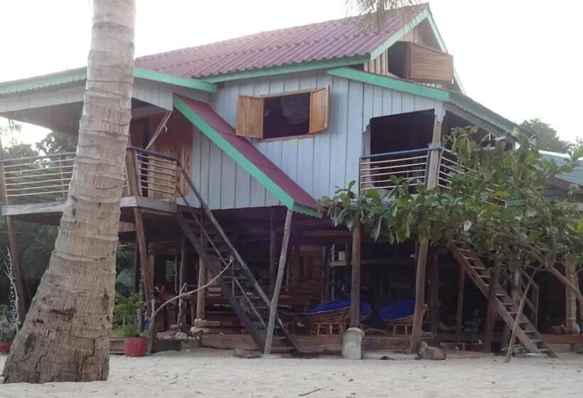 オーシャンビューデラックスルームバルコニー付き, Beach House Cambodia