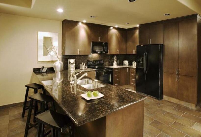 침실 3개 아파트, 3 Br Condo Available In Las Palomas Sandy Beach