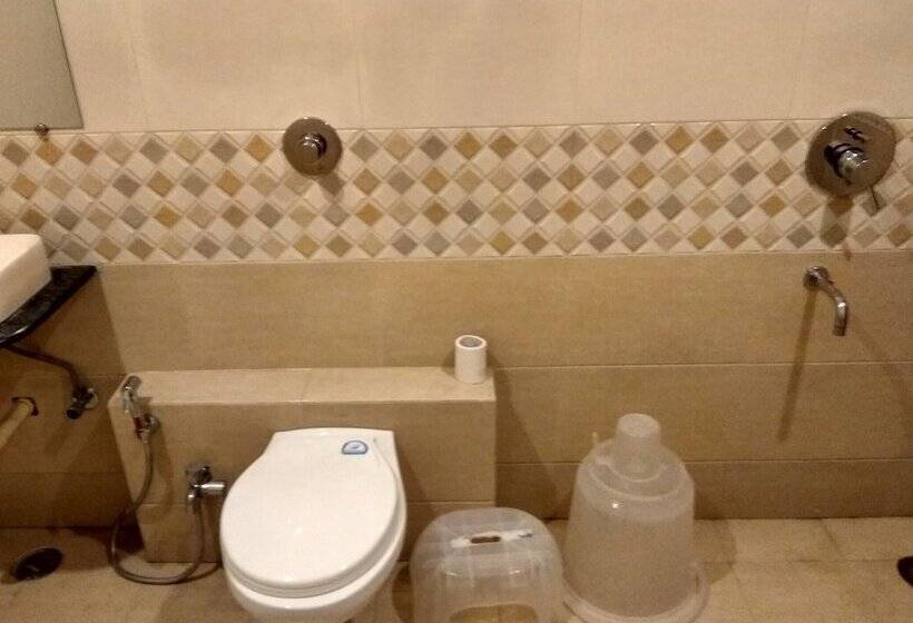 اتاق لوکس, The Jk Hotel   Opp Railway Station