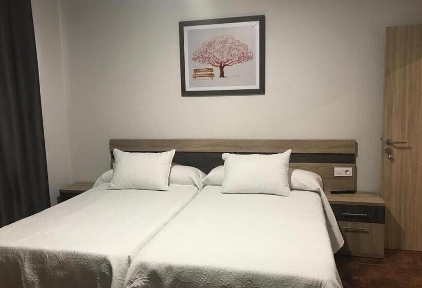 Quarto Quádruplo Deluxe, Pensión Che