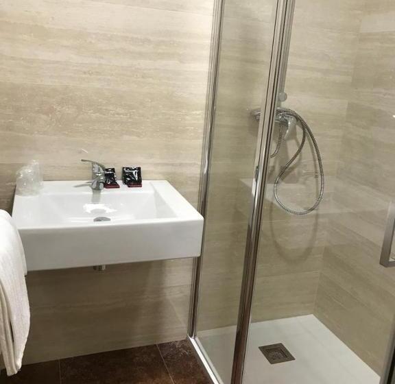Quarto Estandar para Deficientes Físicos, Pensión Che