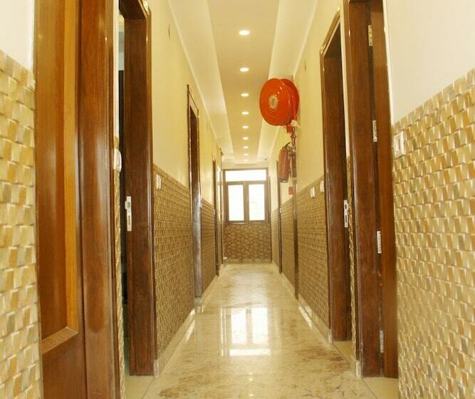 디럭스 룸, New Frontier