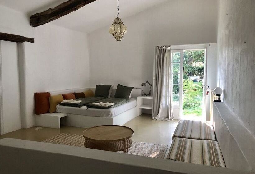 חדר משפחתי, Ferme Le Pavillon