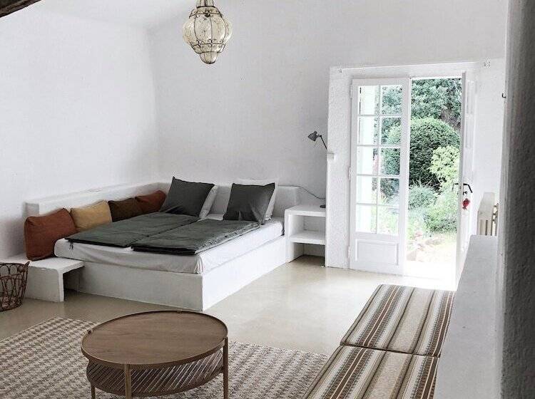 חדר משפחתי, Ferme Le Pavillon