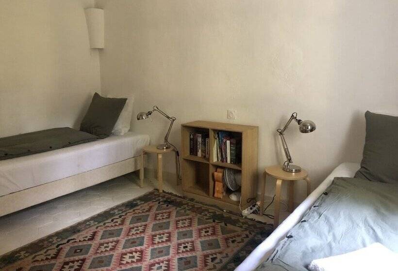 חדר משפחתי, Ferme Le Pavillon