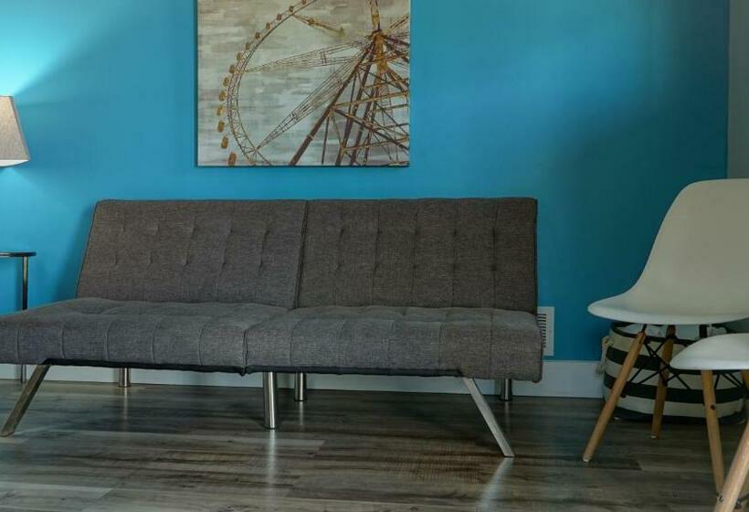 דירת שני חדרים, Alexander's Landing