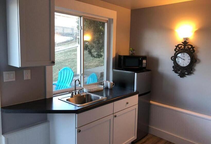 סטודיו דלוקס, Alexander's Landing