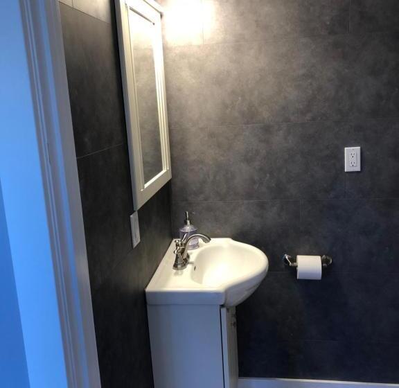 סטודיו דלוקס, Alexander's Landing